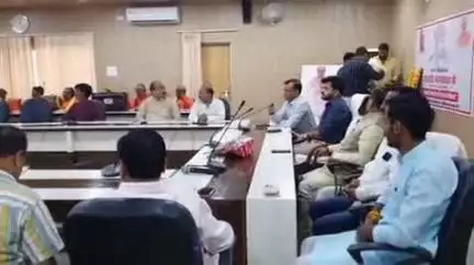 भिनगा: कलेक्ट्रेट भिनगा में जिला पोषण समिति की बैठक में डाटा फीडिंग कम मिलने पर सभी CDPO को जारी हुई प्रतिकूल प्रविष्टि