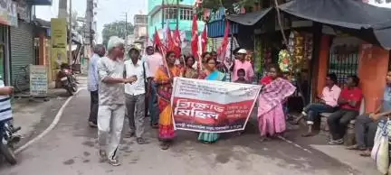 সন্দেশখালি ১: কলকাতার ল কলেজের ইউনিয়ান রুমে ছাত্রীকে গণধর্ষণের ঘটনার প্রতিবাদ জানাতে ন্যাজাটের বটতলায় CPI(M)-র বিক্ষোভ মিছিল