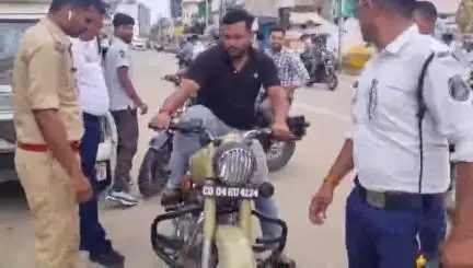 कांकेर: जिले में तेज आवाज वाली बुलेट को लेकर यातायात पुलिस ने की कार्रवाई, 23 बाइकों पर की गई कार्रवाई