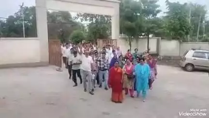 बेगमगंज: संयुक्त मोर्चा शिक्षक संघ ने ई-अटेंडेंस के विरोध में सीएम के नाम SDM को दिया ज्ञापन