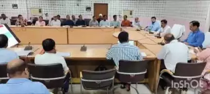 बलिया: जिलाधिकारी ने संचारी रोग नियंत्रण एवं दस्तक अभियान के तहत अंतर्विभागीय बैठक कर पुस्तिका तैयार करने के दिए निर्देश