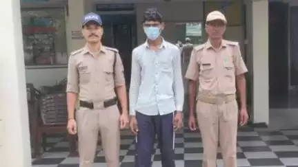 नारासन: बिंडू खड़क गांव से पुलिस ने फरार वारंटी को किया गिरफ्तार, कोर्ट से जारी हुए थे गैर जमानती वारंट