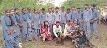 बलौदाबाज़ार: आईटीआई परिसर बलौदा बाजार में एक पेड़ मां के नाम अभियान अंतर्गत किया गया वृक्षारोपण