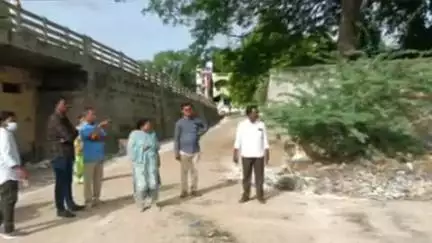 కమలాపురం: చెన్నూరులో చెత్త సేకరణ పనులను తనిఖీ చేసిన జిల్లా పంచాయతీ అధికారి రాజ్యలక్ష్మి