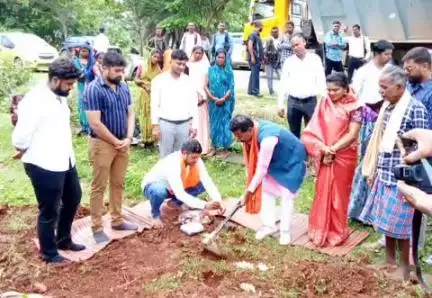 दंतेवाड़ा: हारम में पेयजल हेतु पाइपलाइन के लिए विधायक चैतराम अटामी ने किया भूमिपूजन