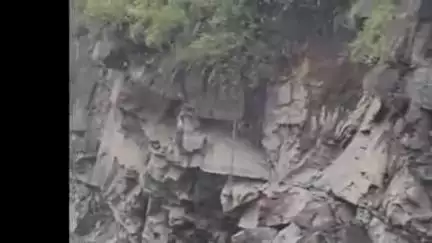 धारचूला: आदि कैलाश यात्रा मार्ग में कुलागाढ़ के पास हुआ भूस्खलन, सड़क यातायात के लिए बंद
