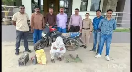 भद्रावती: फुकटनगर येथून ट्रॅक्टरचे साहित्य चोरणाऱ्या आरोपीस अटक, भद्रावती पोलिसांची कारवाई