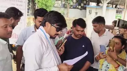 डूंगरपुर: जिला अस्पताल पहुंचे बीएपी विधायक उमेश डामोर, प्लेसमेंट एजेंसी के कार्मिकों को धरना स्थल पर दिया समर्थन