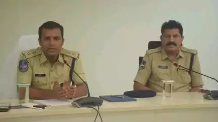 భూపాలపల్లి: పోలీసు అధికారులు, సిబ్బంది నేరాల నియంత్రణకు సమర్ధవంతంగా పనిచేయాలి: ఎస్పీ కిరణ్ ఖరే