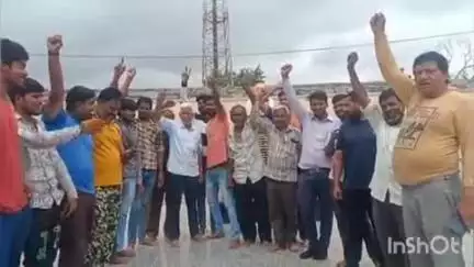 कपासन: कपासन की गांधी वाटिका में केबिन व्यवसायियों ने आयोजित की बैठक, नगरपालिका द्वारा केबिन हटाने का किया विरोध