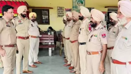 ਫਰੀਦਕੋਟ: ਰੇਲਵੇ ਸਟੇਸ਼ਨ 'ਤੇ ਪੁਲਿਸ ਨੇ ਯੁੱਧ ਨਸ਼ਿਆਂ ਵਿਰੁੱਧ ਮੁਹਿੰਮ ਤਹਿਤ ਡੀਐਸਪੀ ਦੀ ਅਗਵਾਈ ਹੇਠ ਕੀਤੀ ਸਰਚ, ਸ਼ੱਕੀ ਲੋਕਾਂ ਦੇ ਸਮਾਨ ਦੀ ਲਈ ਤਲਾਸ਼ੀ