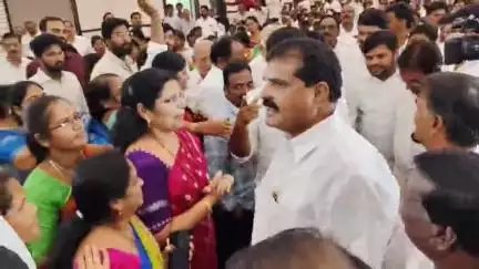 పట్టణంలో వైసీపీ జిల్లా విస్తృత స్థాయి సమావేశం