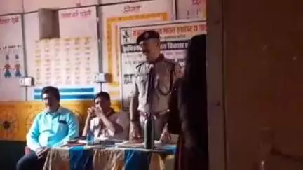 करौली: ग्रीष्मकालीन अभिरुचि एवं कौशल विकास प्रशिक्षण शिविर के समापन कार्यक्रम में पहुंचे करौली के अतिरिक्त पुलिस अधीक्षक