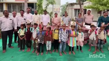 મોડાસા: શાળા પ્રવેશોત્સવ અંતર્ગત સાંસદ શોભનાબેન બારૈયાએ સરતાનપુરા પ્રાથમિક શાળા ખાતે બાળકોને પ્રવેશ કરાવ્યો