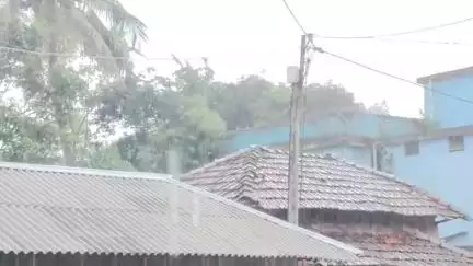 বিনপুর ২: নিম্নচাপের জেরে শিলদা, বেলপাহাড়ি সহ ব্লক জুড়ে হচ্ছে ভারি বৃষ্টিপাত, ব্লকের একাধিক এলাকায় বিচ্ছিন্ন বিদ্যুৎ সংযোগ