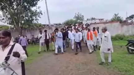 राजगढ़: सेमली गांव के हनुमान मंदिर में विधायक अमर सिंह यादव ने सामुदायिक भवन निर्माण कार्य को लेकर किया भूमिपूजन