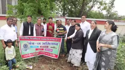 शाजापुर: जिला न्यायालय परिसर में पंच-ज कार्यक्रम के तहत किया गया पौधारोपण, प्रधान जिला एवं सत्र न्यायाधीश रहे मौजूद