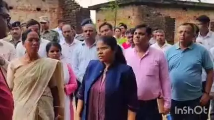 चतरा: जपुआ गांव में उपायुक्त ने बिरहोर परिवारों की सुविधाओं का लिया जायजा