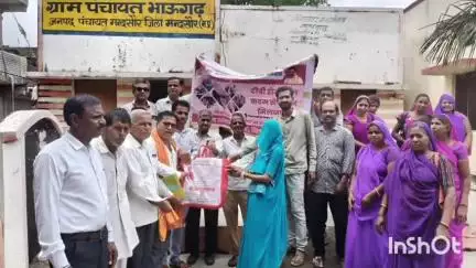 मंदसौर: टीबी मुक्त भारत जागरूकता अभियान रथ ने ग्राम भावगढ़ के धुंधड़का में लोगों को किया जागरूक