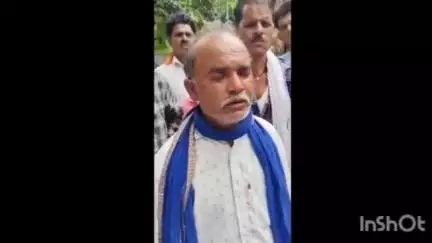 ललितपुर: ग्राम टेनगा के किसानों ने लेखपाल और प्रधान पर लगाया आरोप, कोई और फसल बोने व मुआवजा किसी और फसल का मिलने का आरोप
