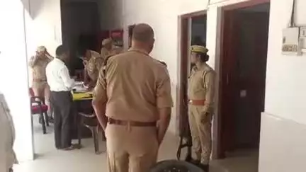 खलीलाबाद: थाना समाधान दिवस पर खलीलाबाद कोतवाली पहुंचे CO सदर अजय सिंह, त्यौहार रजिस्टर को चेक कर दिए आवश्यक दिशा निर्देश