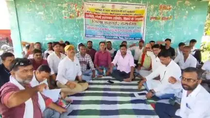 दरभंगा: लहेरियासराय में सगासा संघर्ष समन्वय समिति ने 16 सूत्री मांगों को लेकर किया धरना प्रदर्शन