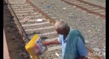 वारिसलीगंज: वारिसलीगंज रेलवे स्टेशन पर फुट ओवर ब्रिज का निर्माण कार्य अधूरा, यात्रियों को हो रही परेशानी