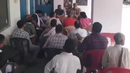 एटा: तहसील सदर के थानों पर पीस कमेटी की मीटिंग का आयोजन, सभी धर्मों से जुड़े संभ्रांत व्यक्ति हुए सम्मिलित