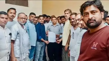 सहसवान: सहसवान में खाद बीज विक्रेताओं ने अपनी समस्याओं को लेकर मुख्यमंत्री के नाम संबोधित ज्ञापन एसडीएम को सौंपा