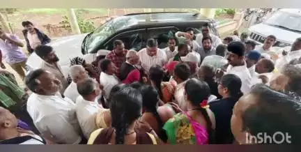 ಶಿಗ್ಗಾಂವ: ಸಾರ್ವಜನಿಕರನ್ನ ಕಚೇರಿಗೆ ಅಲೆದಾಡಿಸಬೇಡಿ ಪಟ್ಟಣದಲ್ಲಿ ಶಾಸಕ ಪಠಾಣ್ ಅಧಿಕಾರಿಗಳಿಗೆ ಸೂಚನೆ