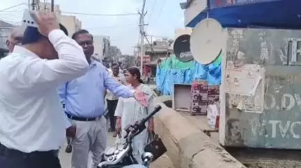 शाहजहांपुर: आगामी वर्षा ऋतु को ध्यान में रखते हुए जिलाधिकारी ने नालों की सफाई एवं चौड़ीकरण कार्य में तेजी लाने के दिए निर्देश