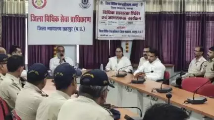 छतरपुर नगर: कोर्ट मोहर्रिरों को नवीन आपराधिक कानूनों पर ई-समंस का प्रशिक्षण दिया गया
