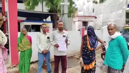 महोबा: छिकहरा के विकलांग किसान ने कानूनगो पर गलत नाप कर विपक्षी को कब्जा दिलाने का आरोप लगाया, थाना दिवस में की शिकायत