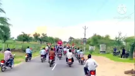 सीकर: बगडिया का बास तक शहीदों की याद में निकाली गई तिरंगा रैली, किया पौधारोपण