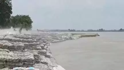 बेलदौर: तेलीहार जमींदारी बांध में बाना मोड के निकट चल रहे कटाव निरोधी कार्य के अनियमितता, सीओ ने किया निरीक्षण #jansamasya