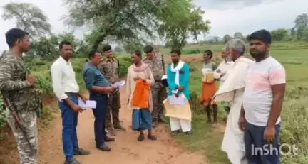बरडीहा: बरडीहा के आदर गांव में दलित परिवार की ज़मीन को जबरन जोतने के मामले की अंचल पदाधिकारी व थाना प्रभारी ने की जांच