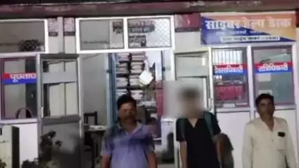 सहजनवा: लिंग परिवर्तन के लिए घर से भागा किशोर: सहजनवा पुलिस ने 17 साल के युवक को ढाबे से पकड़ा, परिजनों को सौंपा