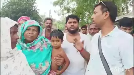 হরিশ্চন্দ্রপুর ২: উড়িষ্যায় পুলিশ দ্বারা আটক হওয়া তালগাছি এলাকার 19 জন পরিযায়ী শ্রমিকের পরিবারের সাথে দেখা করলেন বামফ্রন্ট নেতৃত্ব
