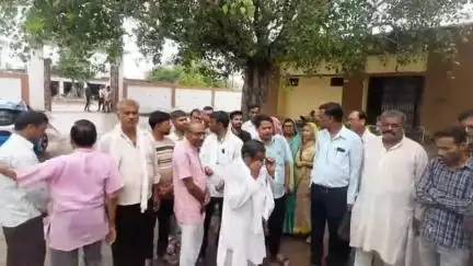 गौरिहार: गौरीहार में 'हमारे शिक्षक' ऐप का विरोध, शिक्षकों ने मुख्यमंत्री के नाम तहसीलदार को सौंपा ज्ञापन