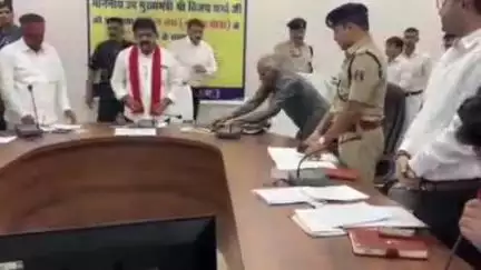 कवर्धा: सावन माह कावड़ यात्रा को लेकर डिप्टी सीएम विजय शर्मा ने प्रशासनिक अधिकारियों और बोलबंम समितियों की ली आवश्यक बैठक