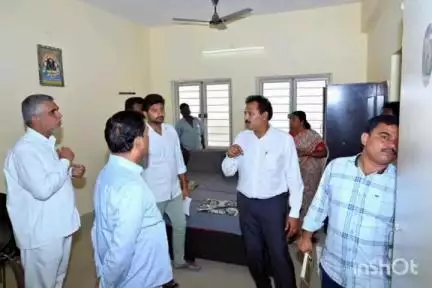 పూతలపట్టు: కాణిపాకం వసతి సముదాయాన్ని పరిశీలించిన ఆలయ ఈవో పెంచల కిషోర్