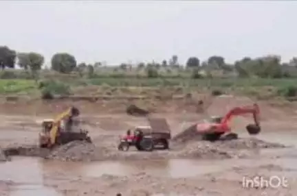 कोरपना: कोरपणा तहसीलदारांच्या भूमिक वर प्रश्नचिन्ह वाळू ज जप्त तस्कर मोकळे