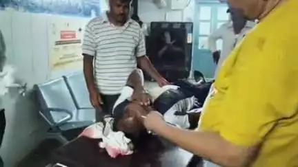 पिंडवाड़ा: धनारी चेतना होटल के पास निजी बस से गिरने से यात्री घायल, मौके पर पहुंची 108 एंबुलेंस