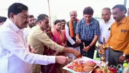 नवागढ़: बदनारा में शाला प्रवेश उत्सव कार्यक्रम का आयोजन, खाद्य मंत्री ने स्कूली बच्चों को पुस्तक का वितरण किया
