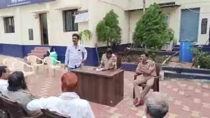 मुर्तीजापूर: शहर पोलीस स्टेशनच्या प्रांगणात येणाऱ्या मोहरम उत्सवानिमित्त मुस्लिम बांधव व शांतता समिती सदस्य यांच्या सभेचे आयोजन