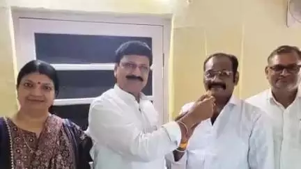 टोंक: जिला प्रमुख सरोज बंसल ने राजकीय आवास पर भाजपा के नव मनोनीत जिला पदाधिकारियों का सम्मान किया