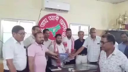 টেঙাখাত: দুলীয়াজানত দুলীয়াজান আঞ্চলিক ছাত্র সন্থাৰ নৱ গঠিত সমিতিৰ শপত গ্ৰহন