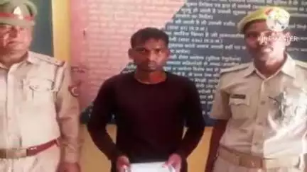 फिरोज़ाबाद: बसई मोहम्मदपुर थाना पुलिस ने चेकिंग के दौरान गांव विलेहना रोड से 2 अभियुक्तों को गिरफ्तार किया, 2 चाकू बरामद