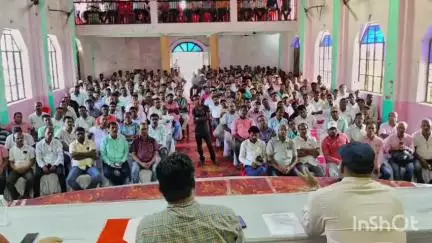 मधेपुरा: मधेपुरा ज़िले के दो विधानसभा क्षेत्रों के बीएलओ के साथ उदाकिशुनगंज में अधिकारियों की बैठक