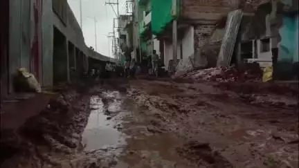 रतलाम नगर: सर्विस रोड को लेकर क्षेत्रीय लोगों ने हाट रोड किया जाम तो वही नेता प्रतिपक्ष ने शहर विधायक को कहां जादूगर #jansamasya